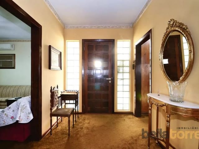 Prédio com 556m² 4 quartos e 5 banheiros, à venda, no bairro Centro em Curitiba