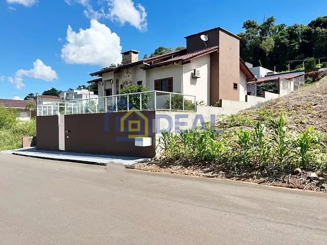 Casa com 224m² 3 quartos e 1 banheiro, à venda, no bairro Arvoredo em Concórdia