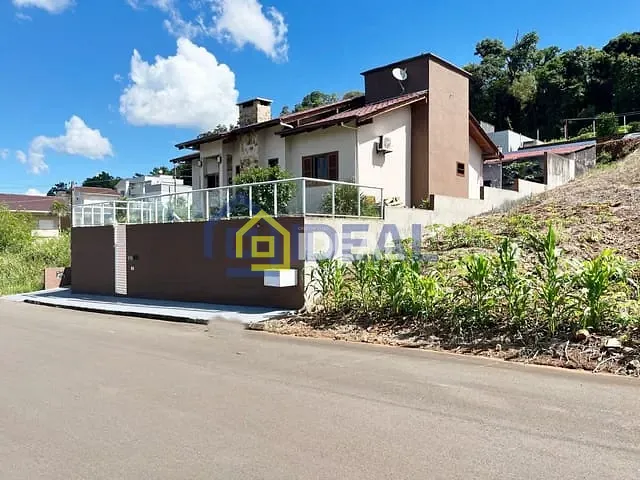 Casa com 224m² 3 quartos e 1 banheiro, à venda, no bairro Arvoredo em Concórdia