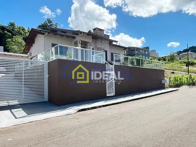 Casa com 224m² 3 quartos e 1 banheiro, à venda, no bairro Arvoredo em Concórdia