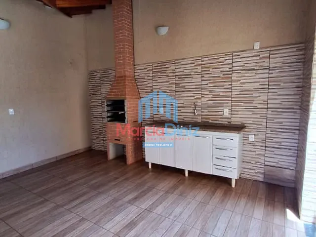 Casa 3 quartos e 1 banheiro, para alugar, no bairro Centro em Ituverava