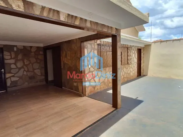 Casa 3 quartos e 1 banheiro, para alugar, no bairro Centro em Ituverava