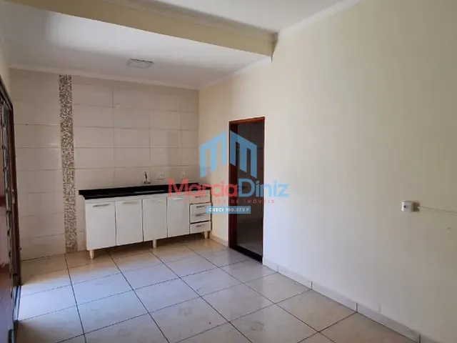 Casa 3 quartos e 1 banheiro, para alugar, no bairro Centro em Ituverava
