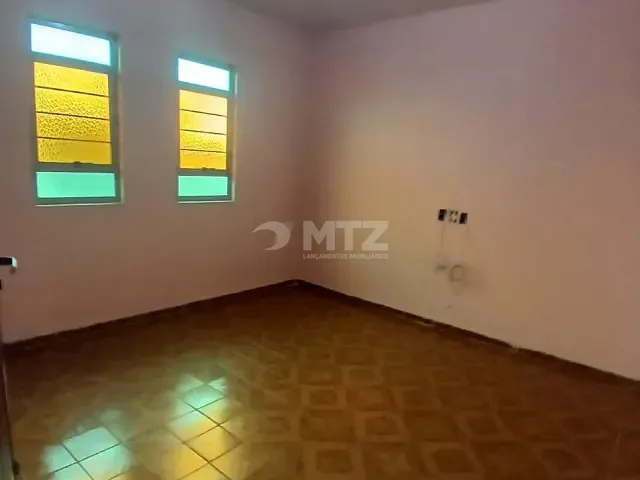 Casa com 430m² 2 quartos e 2 banheiros, à venda, no bairro Jardim Ipyranga em Botucatu