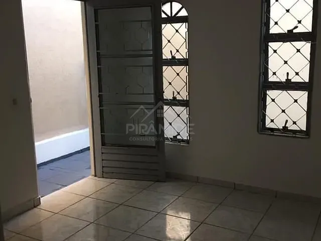 Casa com 166m² 4 quartos e 2 banheiros, à venda, no bairro Jardim Esperança em Poços de Caldas