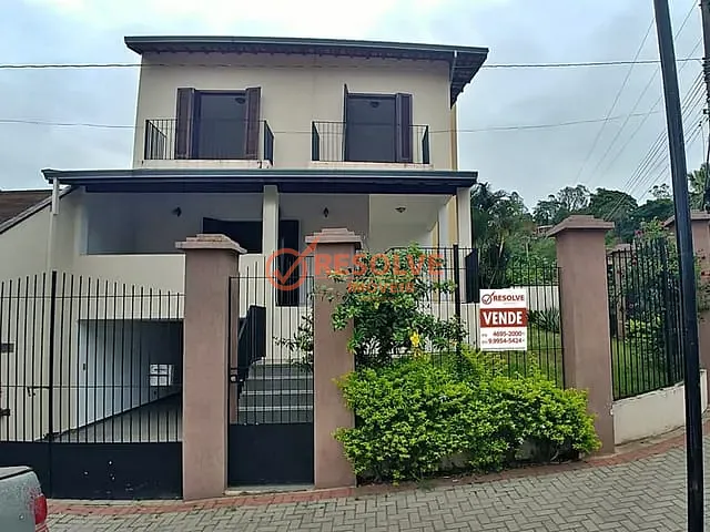 Casa com 336m² 3 quartos e 2 banheiros, à venda, no bairro Centro em Guararema