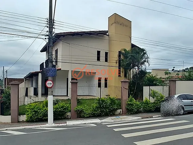 Casa com 336m² 3 quartos e 2 banheiros, à venda, no bairro Centro em Guararema