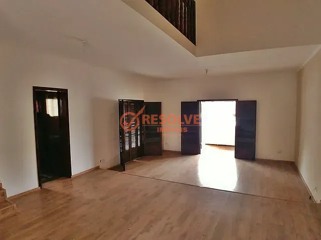 Casa com 336m² 3 quartos e 2 banheiros, à venda, no bairro Centro em Guararema