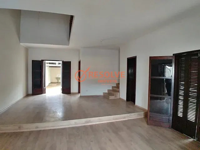 Casa com 336m² 3 quartos e 2 banheiros, à venda, no bairro Centro em Guararema