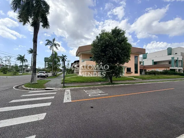 Casa 4 quartos e 6 banheiros, à venda ou para alugar, no bairro Parque Verde em Belém