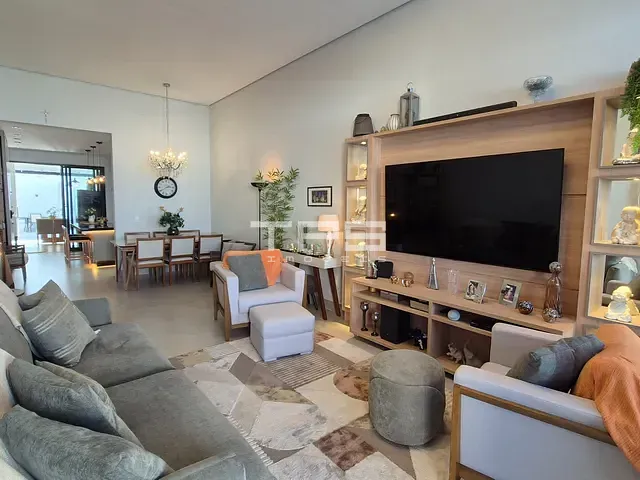 Casa 3 quartos e 4 banheiros, à venda, no bairro Residencial Alberto Byington em Guaratinguetá