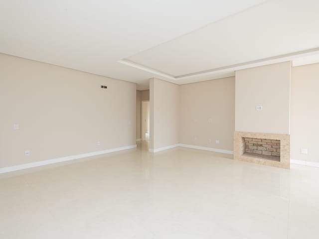 Casa com 600m² 3 quartos e 4 banheiros, à venda, no bairro Laranjal em Pelotas