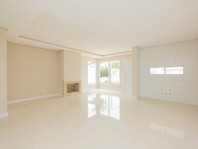 Casa com 600m² 3 quartos e 4 banheiros, à venda, no bairro Laranjal em Pelotas