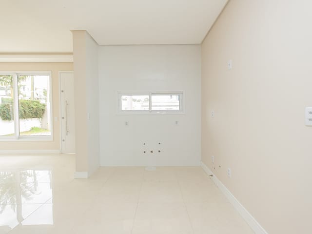 Casa com 600m² 3 quartos e 4 banheiros, à venda, no bairro Laranjal em Pelotas