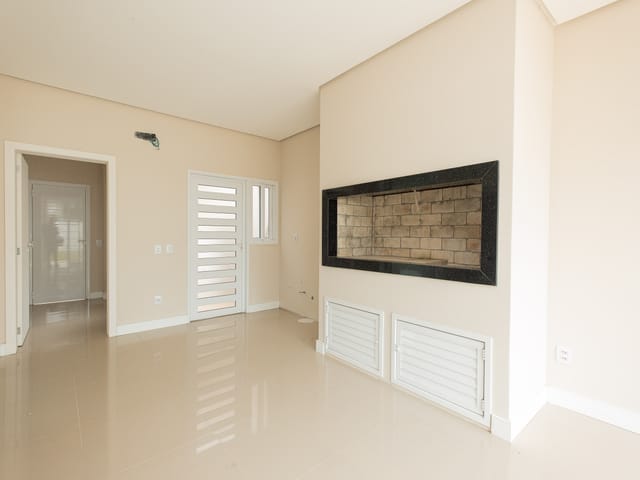 Casa com 600m² 3 quartos e 4 banheiros, à venda, no bairro Laranjal em Pelotas