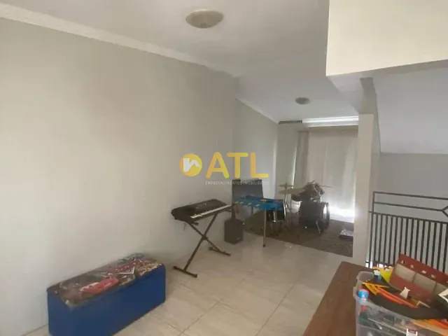Casa 3 quartos e 2 banheiros, à venda, no bairro Vila São Silvestre em Ourinhos