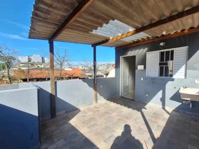 Casa 2 quartos e 1 banheiro, para alugar, no bairro Jardim Santo Alberto em Santo André