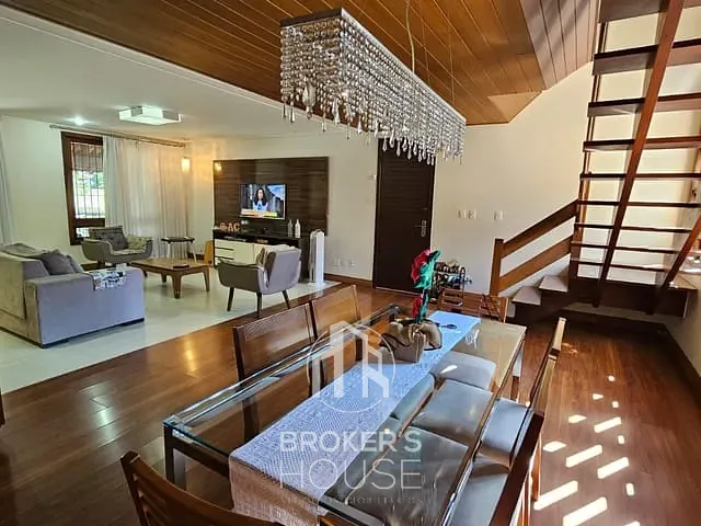 Casa 4 quartos e 5 banheiros, à venda, no bairro Fradinhos em Vitória