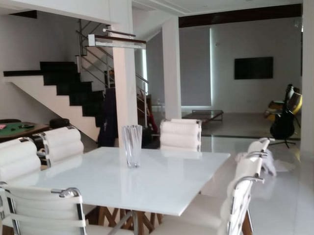 Casa com 300m² 3 quartos e 1 banheiro, à venda, no bairro Cidade Parquelandia em Mogi das Cruzes