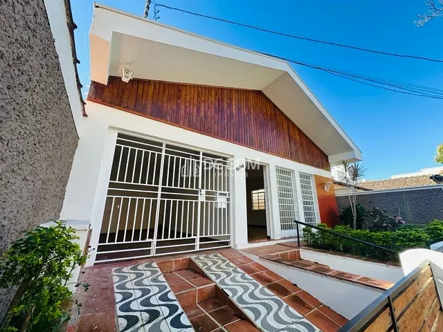 Casa com 500m² 3 quartos e 3 banheiros, para alugar, no bairro Centro em Poços de Caldas