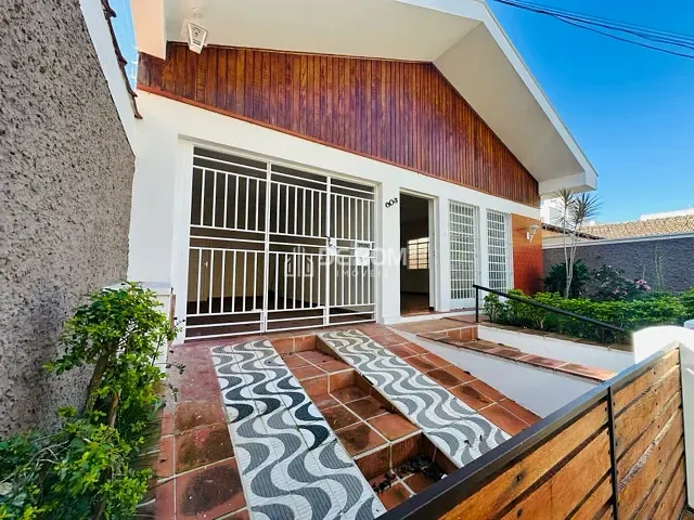 Casa com 500m² 3 quartos e 3 banheiros, para alugar, no bairro Centro em Poços de Caldas