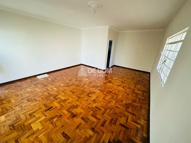 Casa com 500m² 3 quartos e 3 banheiros, para alugar, no bairro Centro em Poços de Caldas