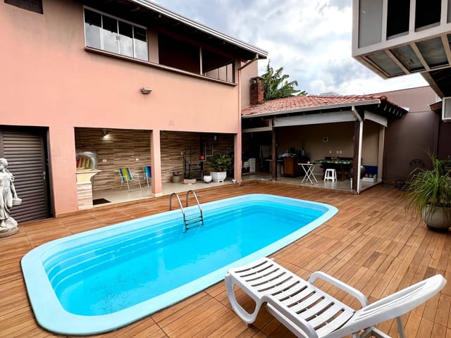 Casa com 288m² 3 quartos e 3 banheiros, à venda, no bairro Universitário em Londrina