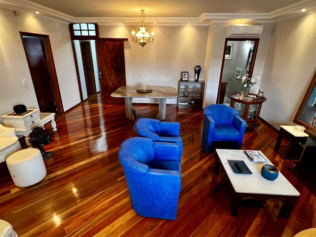 Casa com 288m² 3 quartos e 3 banheiros, à venda, no bairro Universitário em Londrina