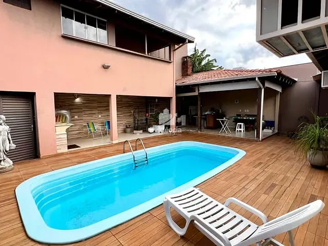 Casa com 288m² 3 quartos e 3 banheiros, à venda, no bairro Universitário em Londrina