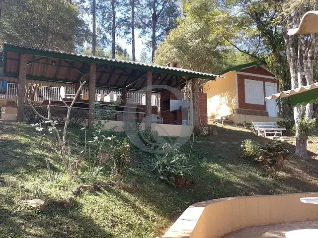 Casa com 1800m² 3 quartos e 2 banheiros, à venda ou para alugar, no bairro Dos Silvas em Morungaba