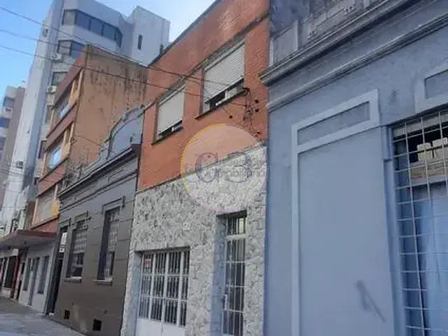 Casa 3 quartos e 2 banheiros, à venda, no bairro Centro em Pelotas