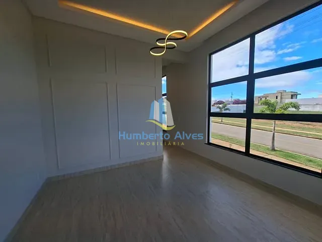 Casa com 376m² 3 quartos e 1 banheiro, à venda, no bairro Universidade em Vitória da Conquista