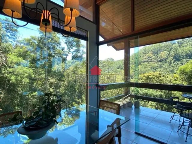 Casa com 2000m² 5 quartos e 5 banheiros, à venda, no bairro Mury em Nova Friburgo