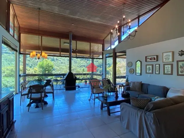 Casa com 2000m² 5 quartos e 5 banheiros, à venda, no bairro Mury em Nova Friburgo