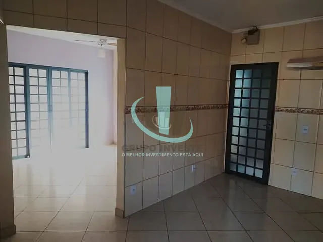 Casa com 255m² 2 quartos e 3 banheiros, à venda, no bairro PARQUE RESIDENCIAL VALE DO SOL em ARARAQUARA