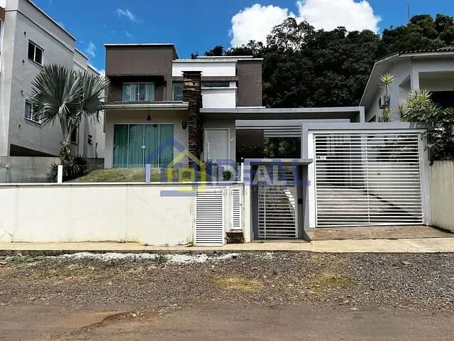 Casa com 244m² 3 quartos e 1 banheiro, à venda, no bairro Parque de Exposições em Concórdia
