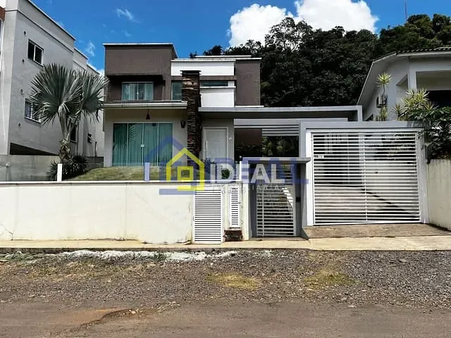 Casa com 244m² 3 quartos e 1 banheiro, à venda, no bairro Parque de Exposições em Concórdia