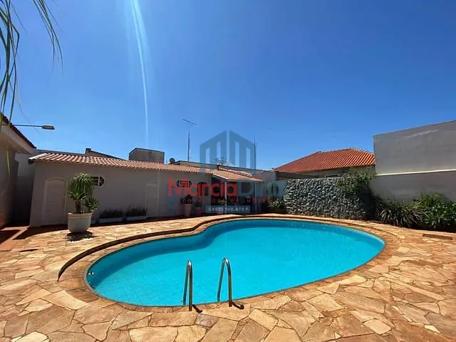 Casa 4 quartos e 2 banheiros, para alugar, no bairro Centro em Ituverava