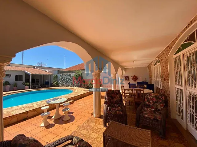 Casa 4 quartos e 2 banheiros, para alugar, no bairro Centro em Ituverava