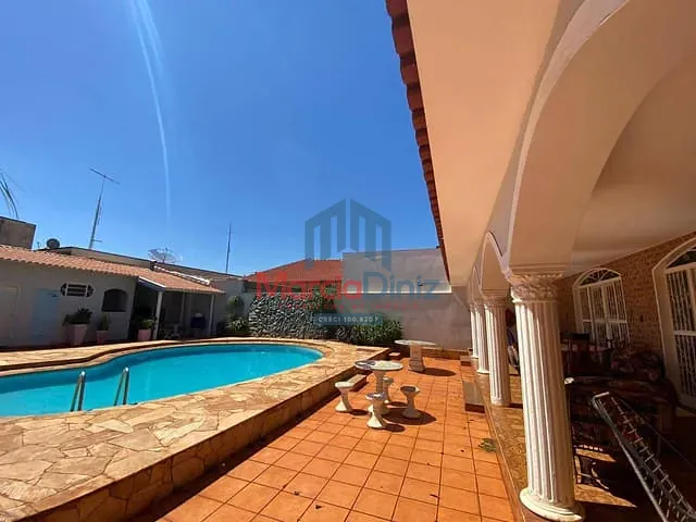 Casa 4 quartos e 2 banheiros, para alugar, no bairro Centro em Ituverava