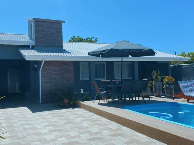 Casa com 380m² 3 quartos e 2 banheiros, para alugar, no bairro Praia do Sonho em Palhoça