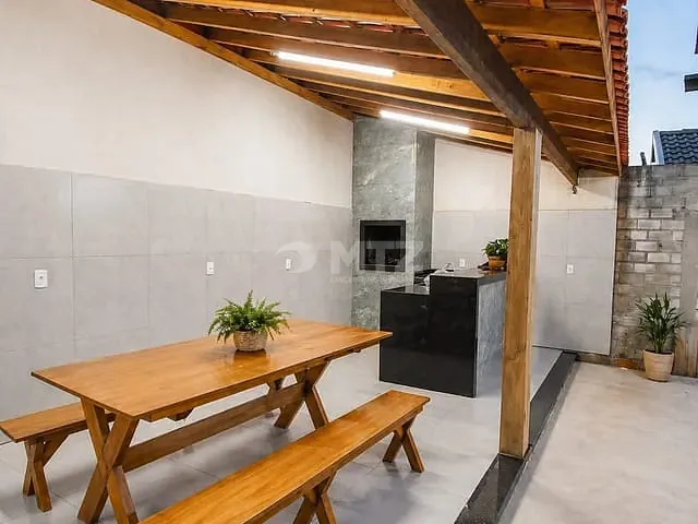 Casa com 200m² 2 quartos e 2 banheiros, à venda, no bairro Vida Nova Botucatu (Rubião Junior) em Botucatu