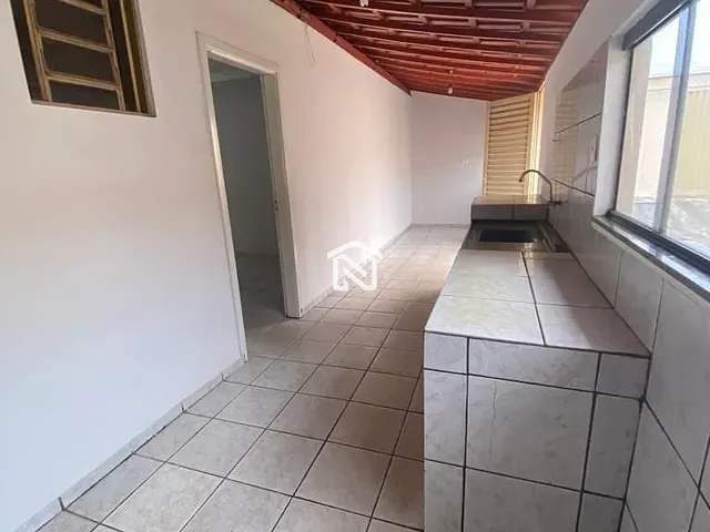 Casa com 360m² 3 quartos e 1 banheiro, para alugar, no bairro Centro em Paraíso do Tocantins