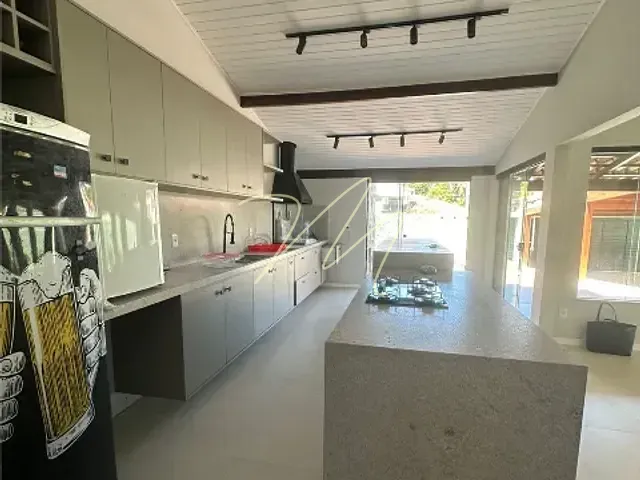 Casa 4 quartos e 5 banheiros, à venda, no bairro Nossa Senhora da Vitória em Ilhéus