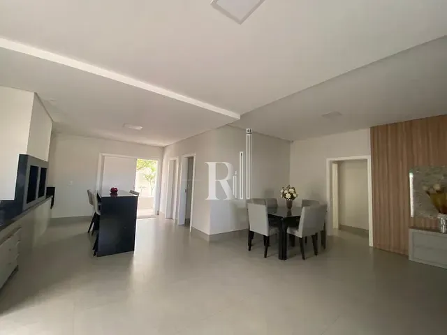 Casa com 208m² 2 quartos e 3 banheiros, à venda, no bairro centro em Tijucas