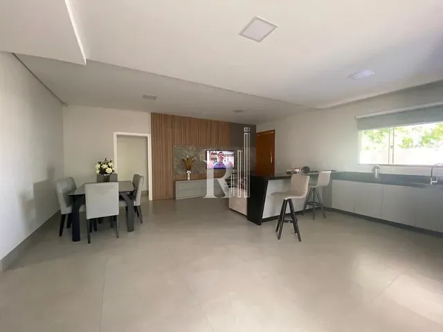 Casa com 208m² 2 quartos e 3 banheiros, à venda, no bairro centro em Tijucas