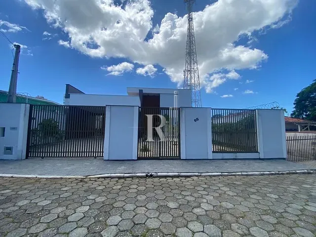 Casa com 208m² 2 quartos e 3 banheiros, à venda, no bairro centro em Tijucas