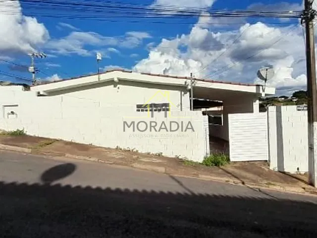 Casa com 250m², à venda, no bairro Vila Toninho Zeitune em Guaxupé