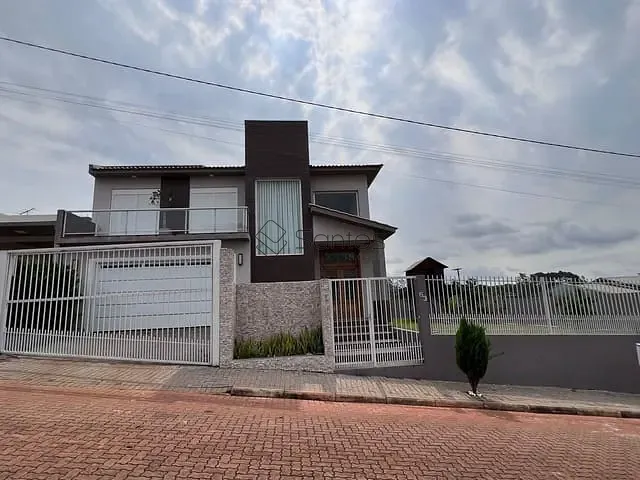 Casa com 502m² 3 quartos e 3 banheiros, à venda, no bairro Mundstock em Ijuí