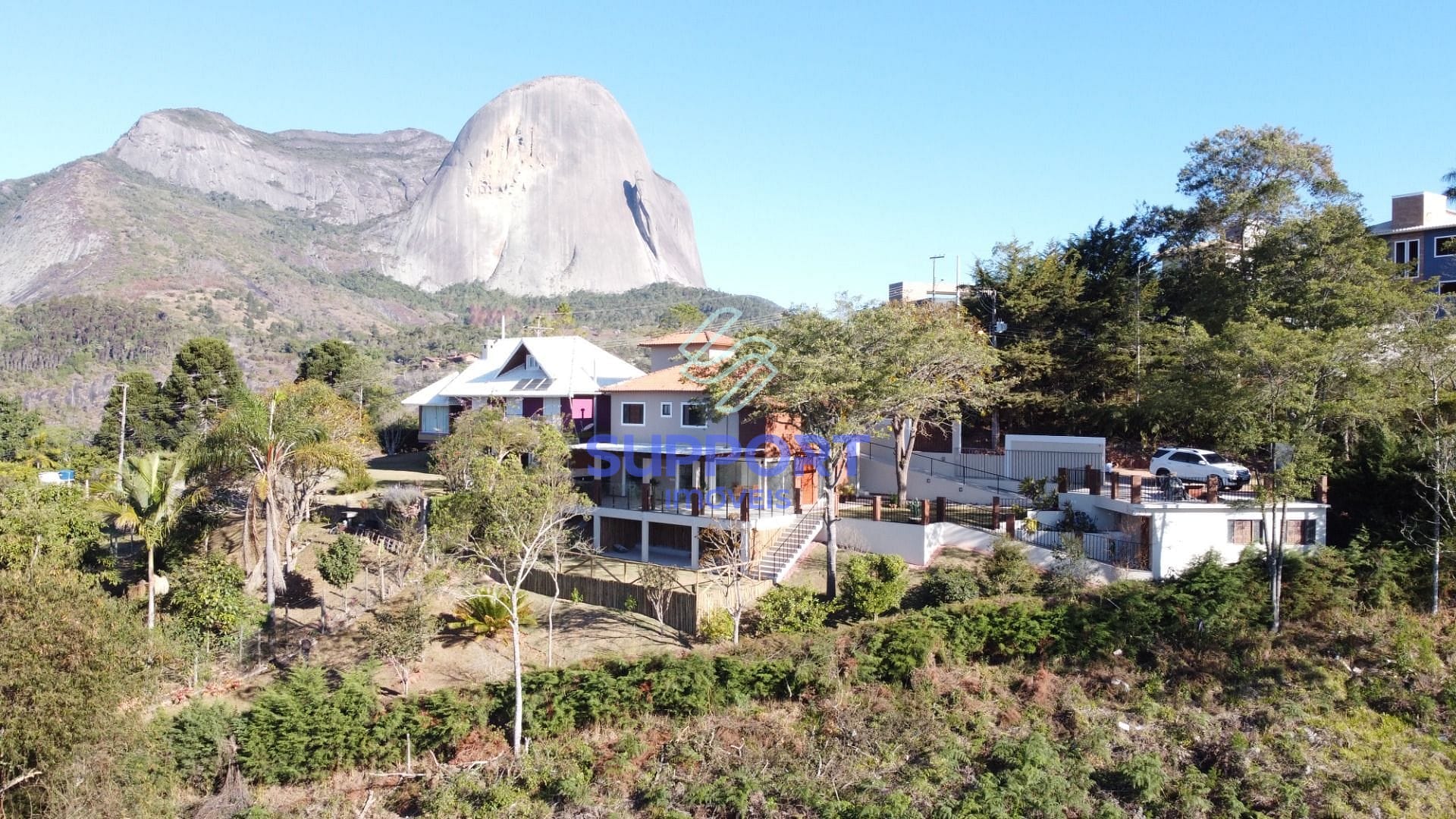 Casa à venda com 6 quartos, 370m² - Foto 2